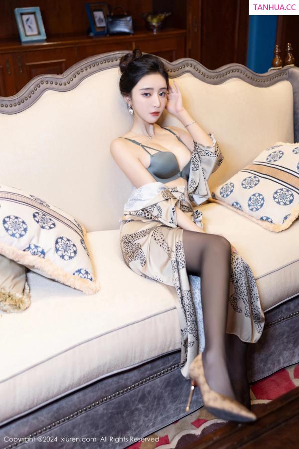 王馨瑶  [XiuRen]高清写真图 2024.05.09 No.8510 王馨瑶yanni 黑丝美腿第32张图片